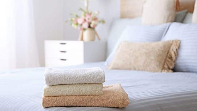 Como fazer para armazenar roupas de cama e toalhas corretamente